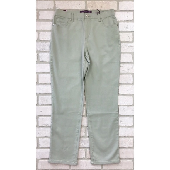 Gloria Vanderbilt Denim - NWT Gloria Vanderbilt Amanda Fit Jeans 6 Short